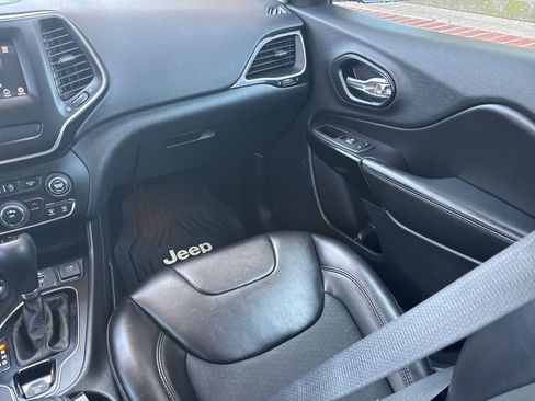 Used 2020 Jeep Cherokee Latitude Plus image 26