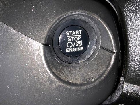 Used 2017 Jeep Renegade Latitude w/ Cold Weather Group image 21