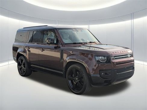 Used 2025 Land Rover Defender 130 X-Dynamic SE image 5