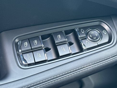 New 2026 Porsche Macan AWD/4WD image 13