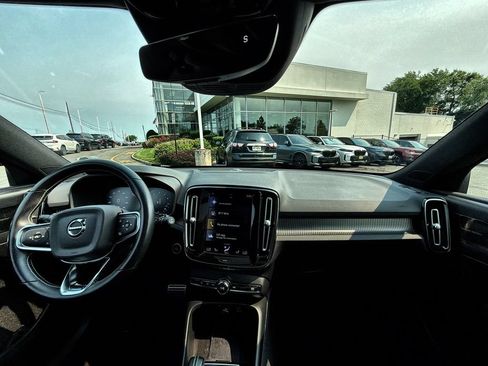 Used 2021 Volvo XC40 T5 R-Design AWD/4WD image 18