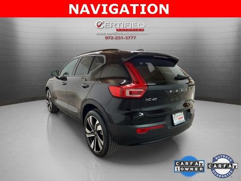 Used 2025 Volvo XC40 B5 Plus image 4