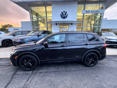 Used 2023 Volkswagen Tiguan SE R-Line AWD/4WD image 3