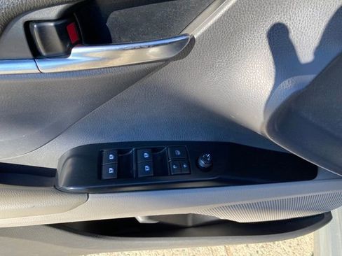 Used 2020 Toyota Camry SE image 24