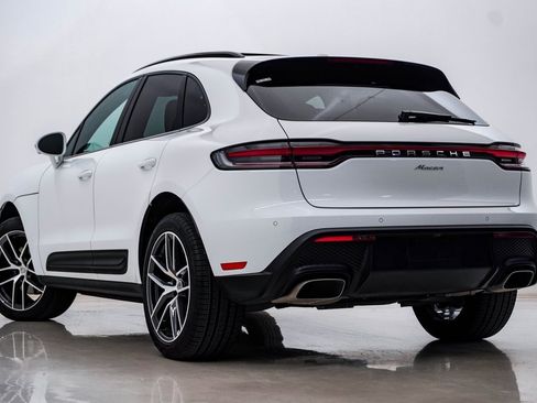 Certified 2025 Porsche Macan image 3