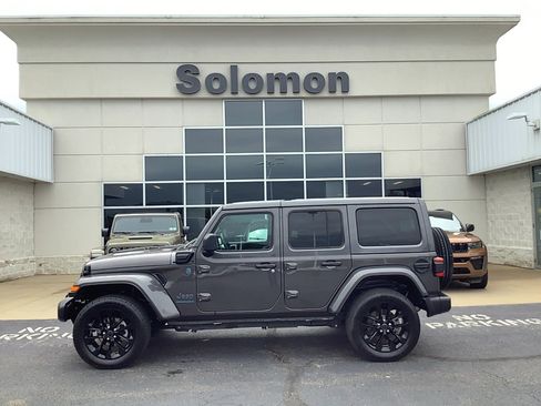 Certified 2025 Jeep Wrangler Unlimited Sahara w/ Safety Group AWD/4WD image 1