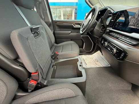 Used 2024 Chevrolet Silverado 1500 LT image 40