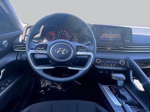 Used 2023 Hyundai Elantra SEL w/ Cargo Package FWD image 6