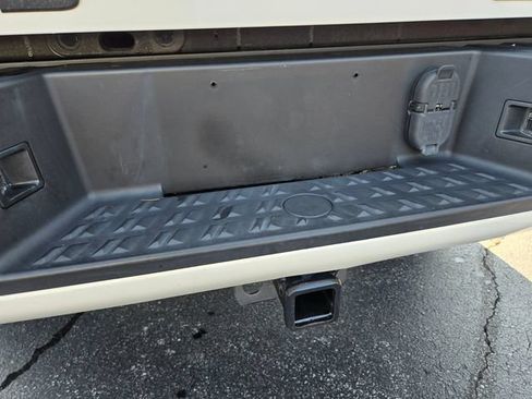 Used 2018 Nissan Titan SL w/ Midnight Edition AWD/4WD image 18