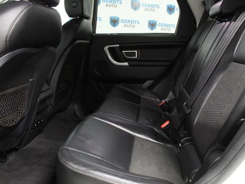 Used 2018 Land Rover Discovery Sport SE image 17