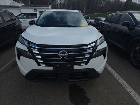 Used 2024 Nissan Rogue S image 9