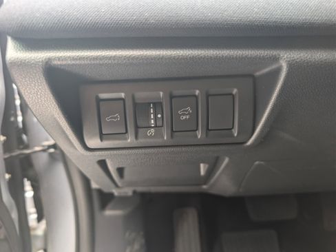 Used 2025 Subaru Outback Premium w/ Popular Package #1A image 10