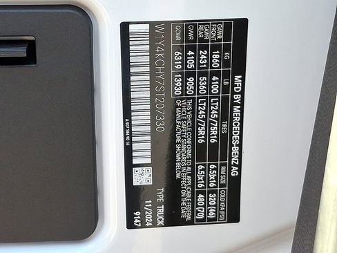 Used 2025 Mercedes-Benz Sprinter 2500 image 26