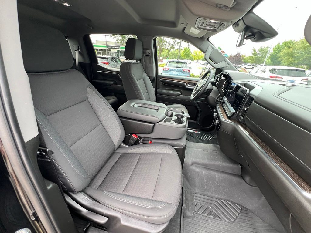 Used 2024 Chevrolet Silverado 1500 LT AWD/4WD image 27