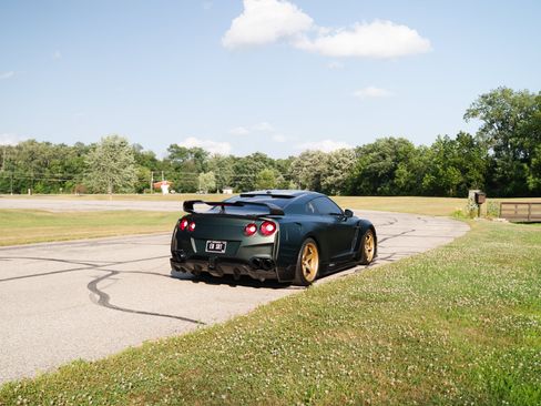 Used 2012 Nissan GT-R Premium AWD/4WD image 9