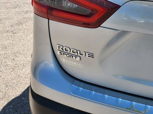Used 2022 Nissan Rogue Sport SL AWD/4WD image 9