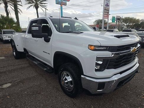 Used 2024 Chevrolet Silverado 3500 LT image 3