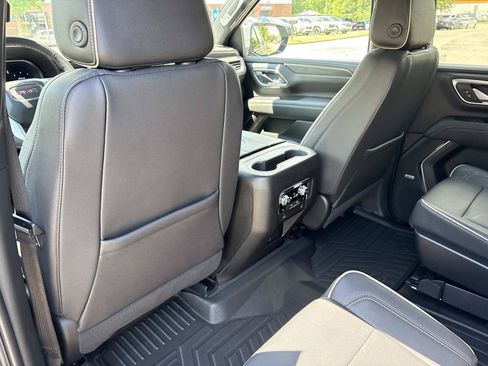 Used 2023 GMC Yukon SLT w/ SLT Premium Package AWD/4WD image 30