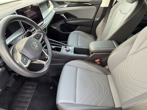 Used 2026 Volkswagen Tiguan SE FWD image 5