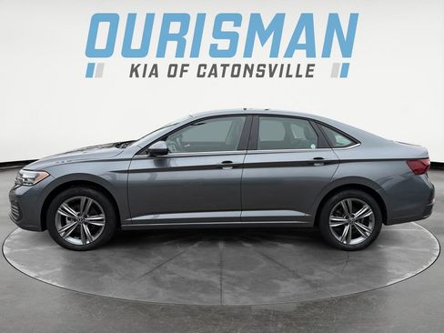 Used 2022 Volkswagen Jetta SE image 3