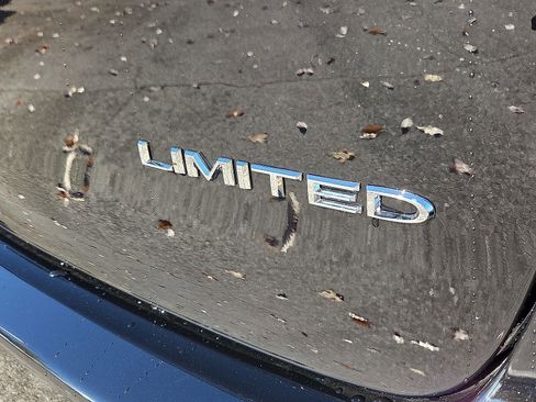 New 2026 Chrysler Pacifica Limited w/ Uconnect Theater Family Group image 8