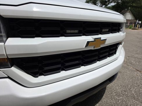 Used 2018 Chevrolet Silverado 1500 Custom w/ Custom Value Package AWD/4WD image 13