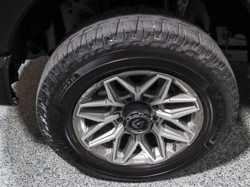 Used 2024 Ford F250 Platinum image 11