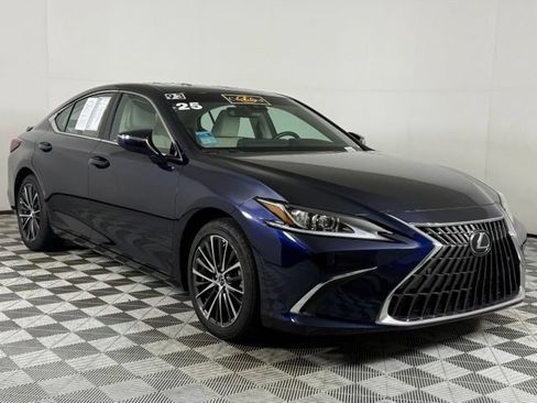 Used 2025 Lexus ES 300h w/ Premium Package FWD image 10