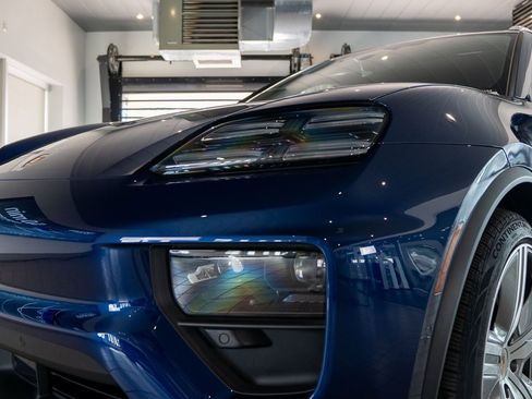 New 2024 Porsche Macan 4 Electric image 11