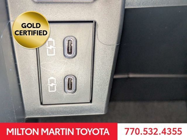 Certified 2026 Toyota Sienna XLE FWD image 25