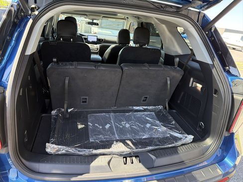 Used 2023 Ford Explorer XLT w/ Equipment Group 202A AWD/4WD image 26