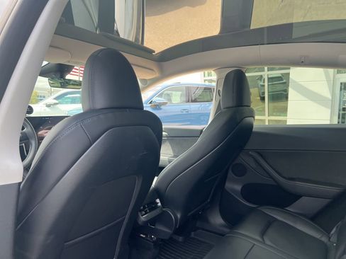 Used 2023 Tesla Model Y Performance image 17