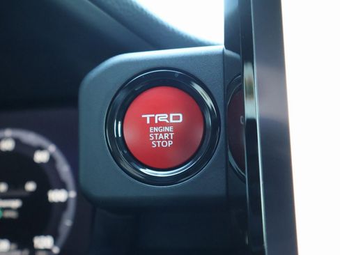 Used 2025 Toyota Tacoma 4x4 Double Cab image 32