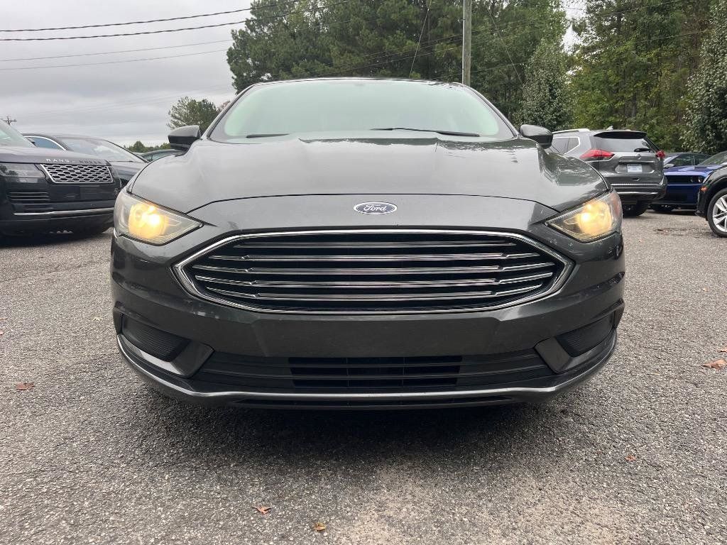 Used 2018 Ford Fusion SE FWD image 2