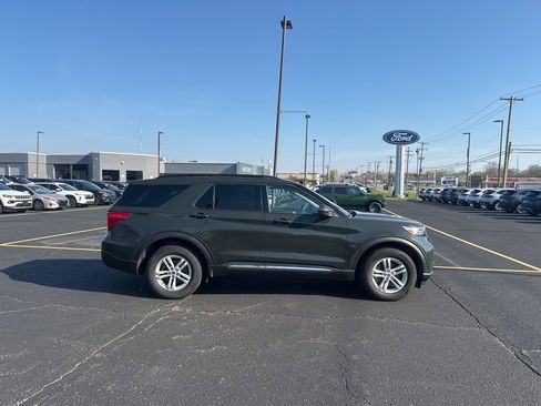 Used 2024 Ford Explorer XLT w/ Equipment Group 202A AWD/4WD image 4