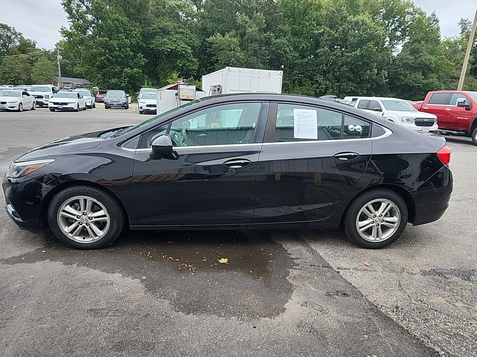Used 2017 Chevrolet Cruze LT w/ Convenience Package FWD image 2