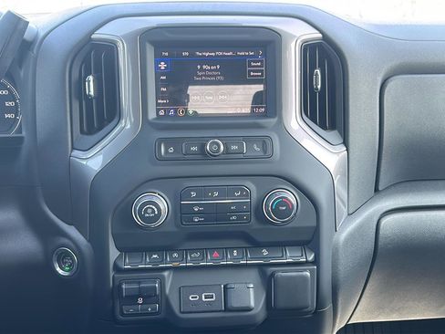 Used 2023 Chevrolet Silverado 1500 Custom Trail Boss image 9