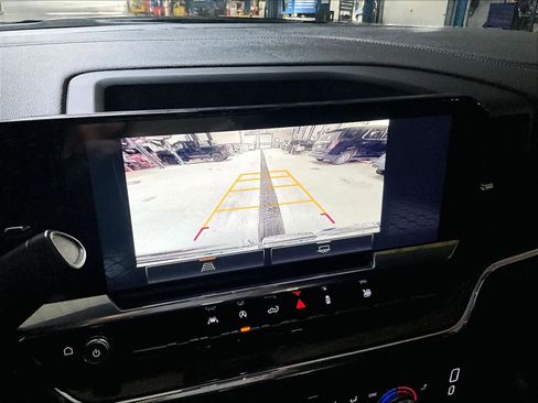 Used 2023 GMC Sierra 1500 Elevation image 18