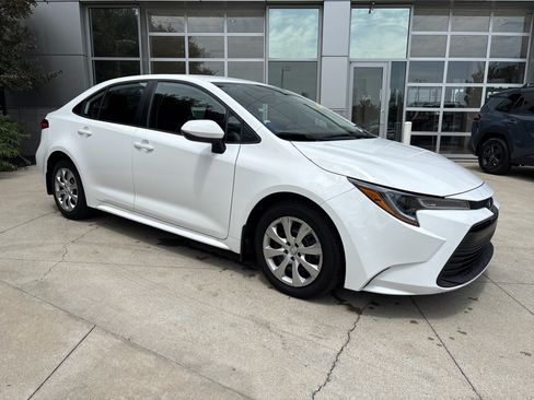 Used 2025 Toyota Corolla LE FWD image 2