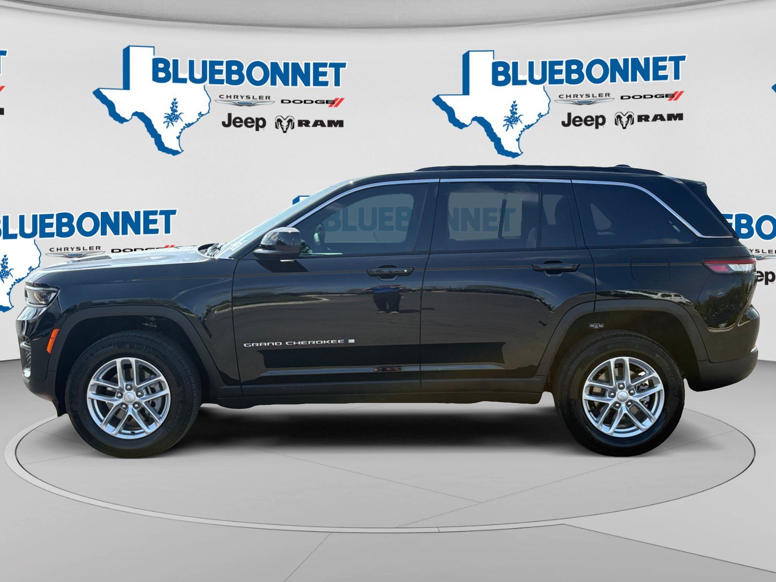 Certified 2026 Jeep Grand Cherokee Laredo X RWD image 8