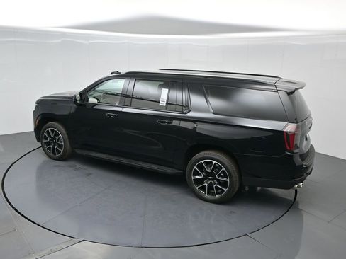 Used 2025 Chevrolet Suburban RST image 36