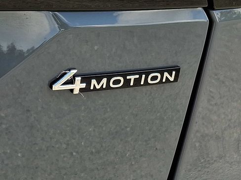 Used 2025 Volkswagen Atlas Peak Edition SE AWD/4WD image 28