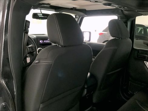 Used 2018 Jeep Wrangler Unlimited Sahara image 10