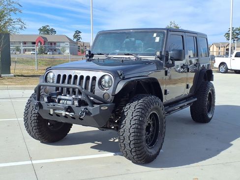 Used 2018 Jeep Wrangler Unlimited Sport w/ Connectivity Group image 3
