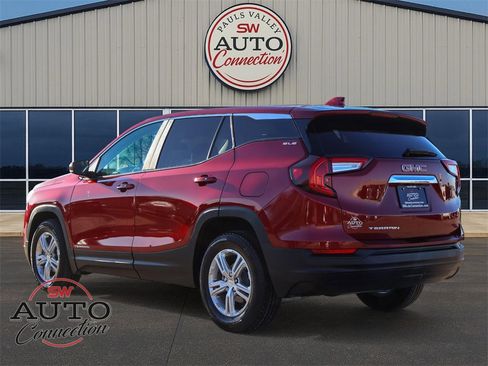 Used 2024 GMC Terrain SLE image 5