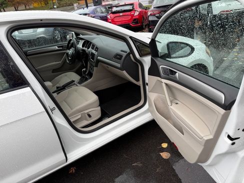 Used 2015 Volkswagen Golf S image 12