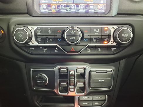 Used 2021 Jeep Wrangler Unlimited Sahara AWD/4WD image 20