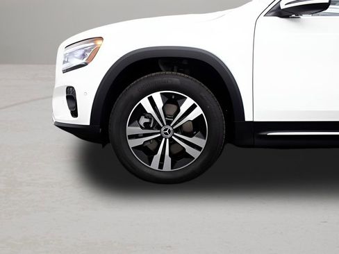 Used 2025 Mercedes-Benz GLB 250 image 12