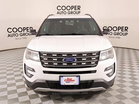 Used 2017 Ford Explorer XLT image 8