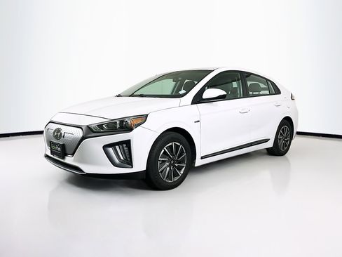 Used 2020 Hyundai Ioniq SE image 3